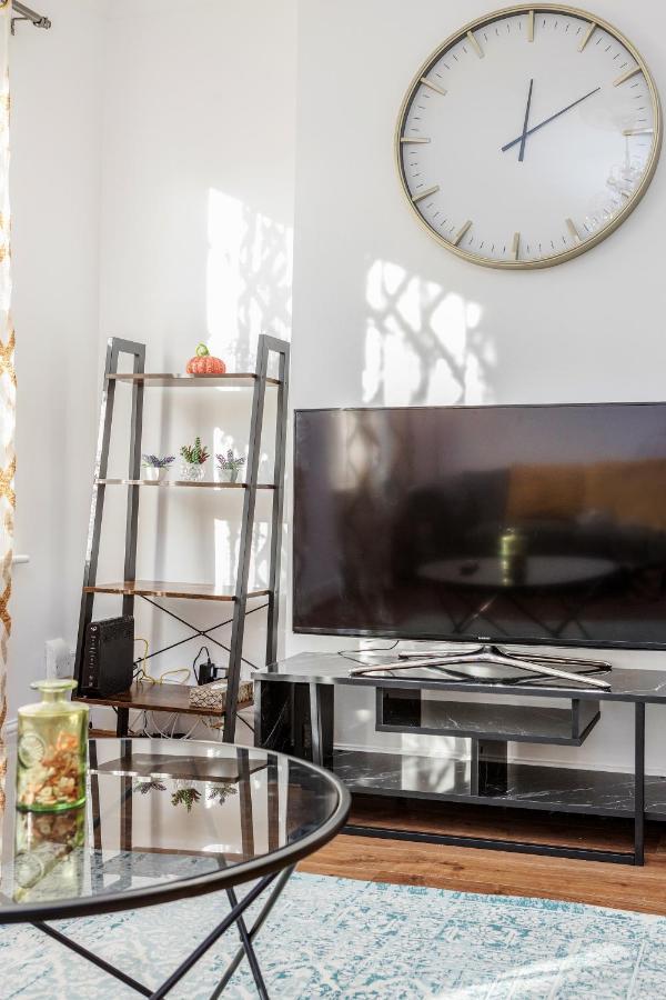 Entire Lovely Family Home With Parking, Wifi, Netflix, Self Check-In لندن المظهر الخارجي الصورة