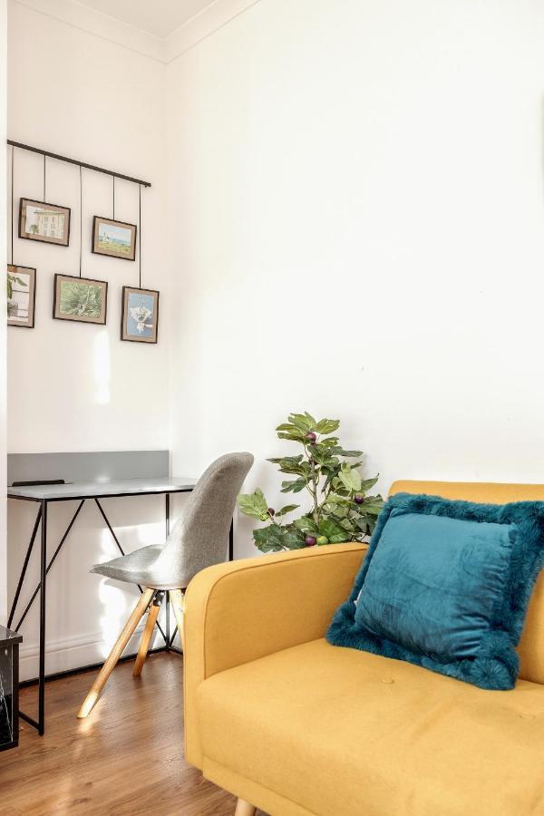 Entire Lovely Family Home With Parking, Wifi, Netflix, Self Check-In لندن المظهر الخارجي الصورة
