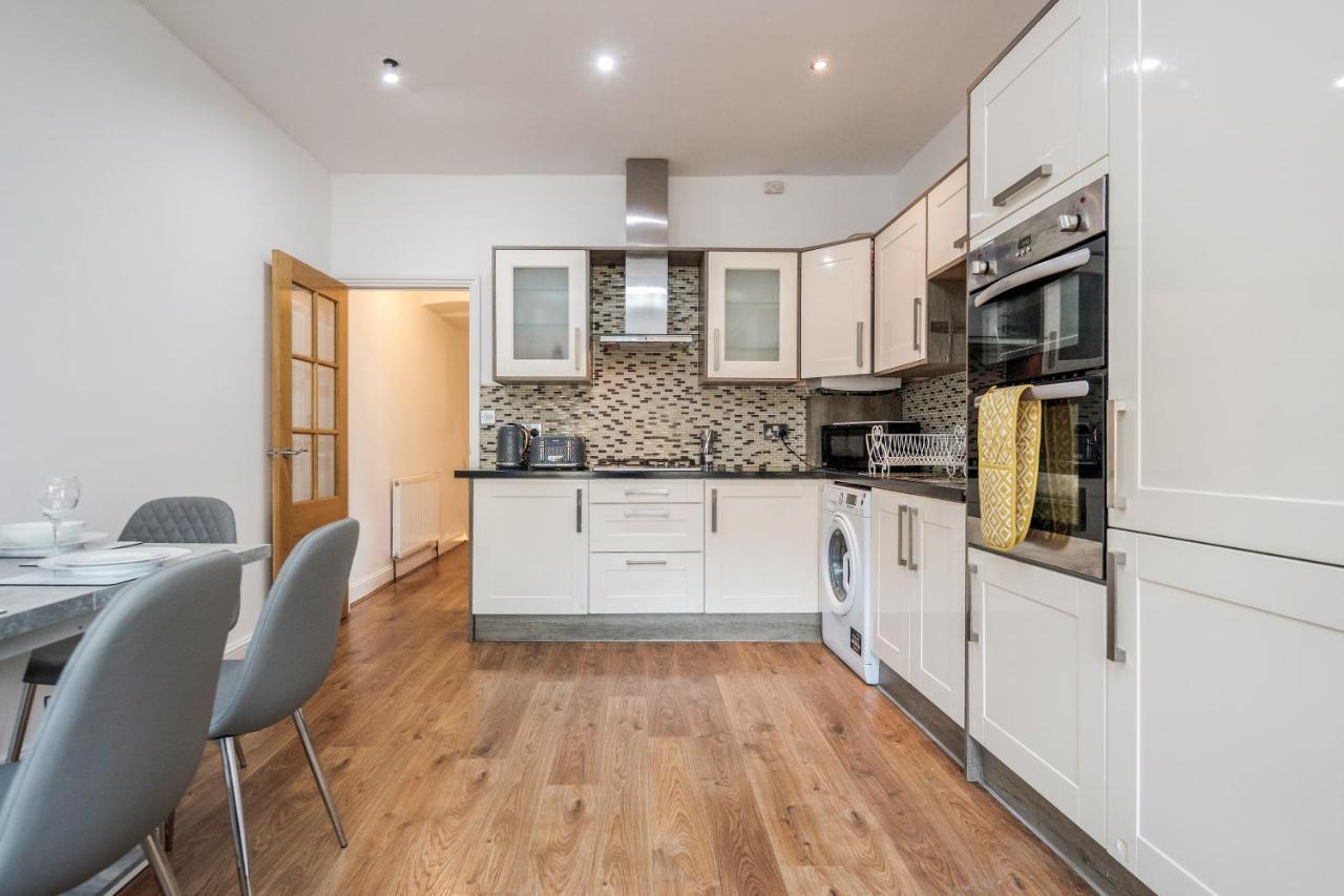 Entire Lovely Family Home With Parking, Wifi, Netflix, Self Check-In لندن المظهر الخارجي الصورة